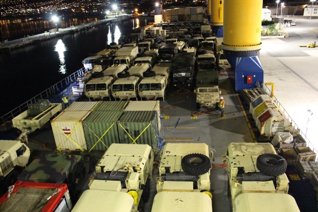 599th Trans. Bde., joint crew offload 25th CAB cargo