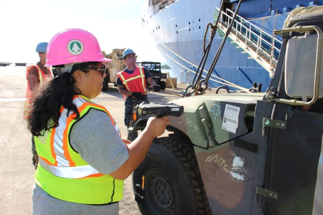 599th Trans. Bde., joint crew offload 25th CAB cargo