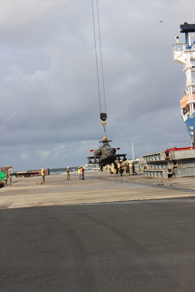 599th Trans. Bde., joint crew offload 25th CAB cargo