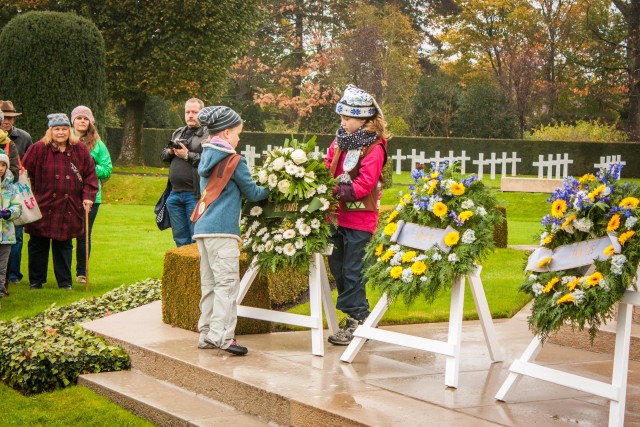 Scouts honor veterans at Flanders Fields ceremony