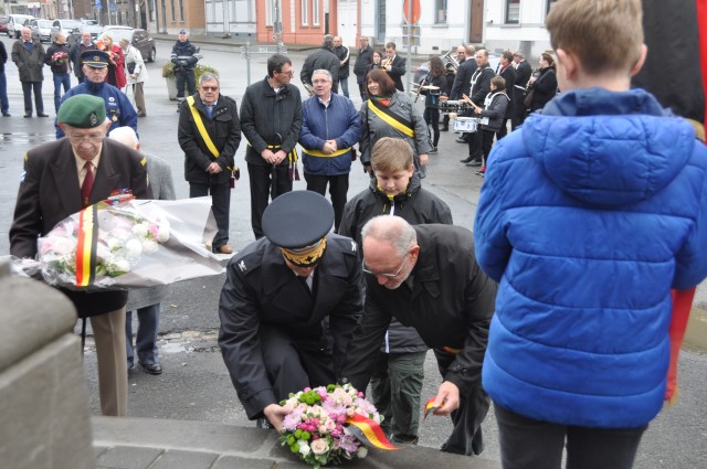 COL Connell lays wreath at Armistice Day ceremony in Brugelette
