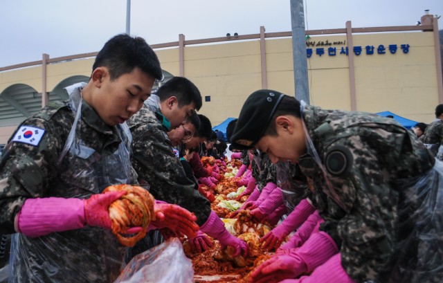 2017 Dongducheon Volunteer Center Annual Kimchi Charity Event