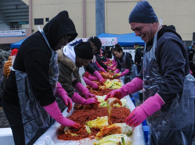 2017 Dongducheon Volunteer Center Annual Kimchi Charity Event