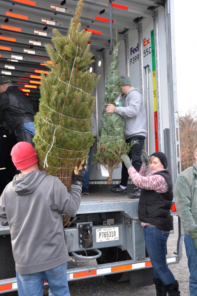New York National Guard Soldiers help deliver Trees for Troops