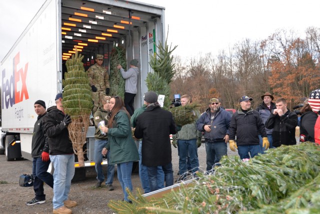 New York National Guard Soldiers help deliver Trees for Troops