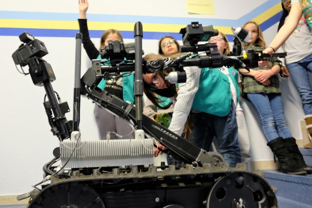Army Reserve Soldiers help Girl Scouts learn about robots