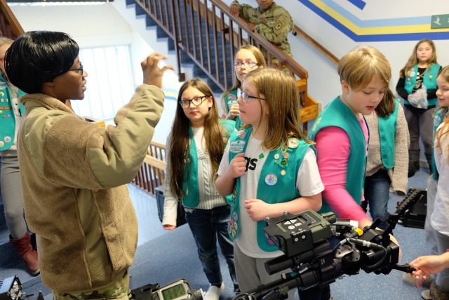 Army Reserve Soldiers help Girl Scouts learn about robots