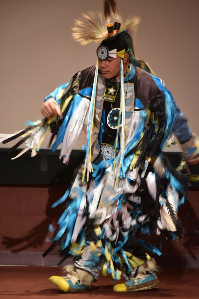 Native_Am_dancing_2017