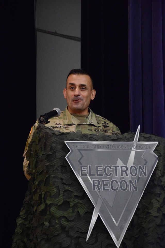 704th Military Intelligence Brigade host change of responsibility ceremony