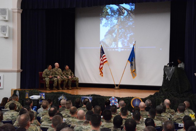704th Military Intelligence Brigade host change of responsibility ceremony