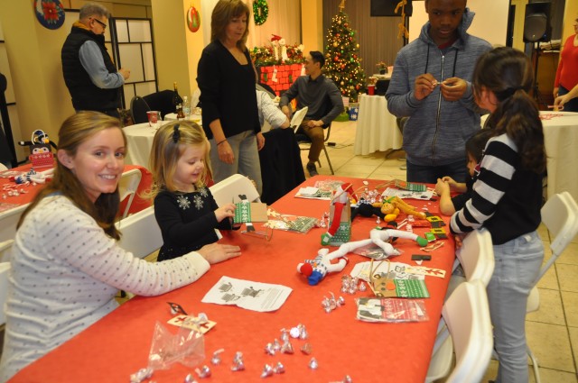 Brussels families make crafts during Winter Wonderland Extravaganza