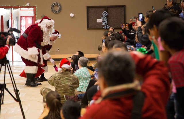 Alaska National Guard brings holiday cheer to children in St. Michael