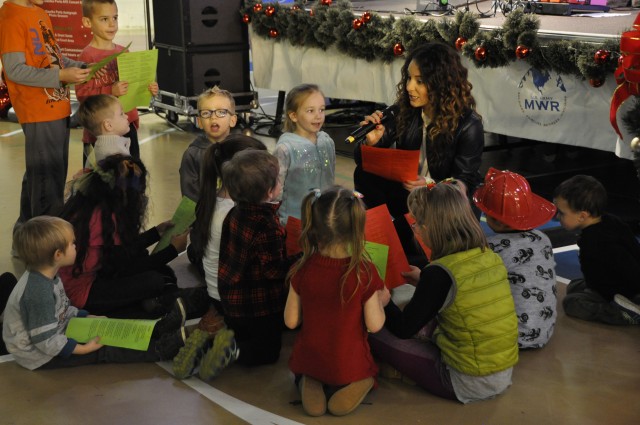 Danika Portz sings carols with Benelux kids