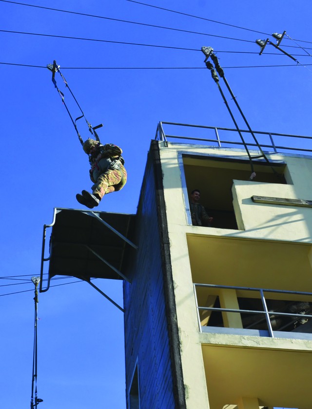 Alpini soldiers train with weather squadron