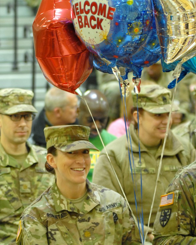 1st TSC Soldiers Redeploy in Time for Christmas