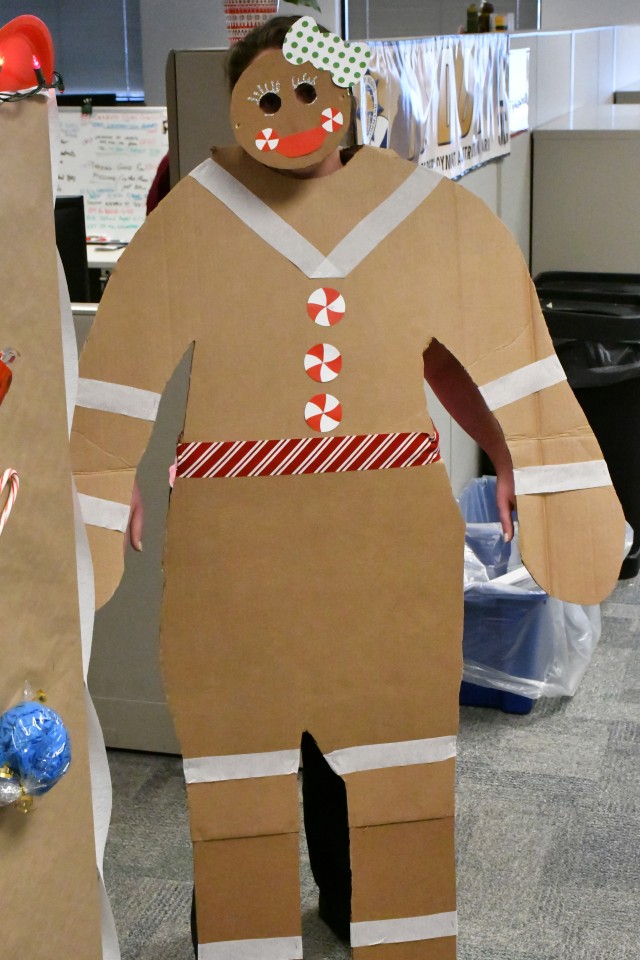 G6 brings holiday cheer, celebrates teamwork