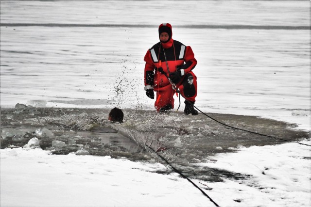 Fort McCoy Training: Marine takes plunge for cold-water immersion