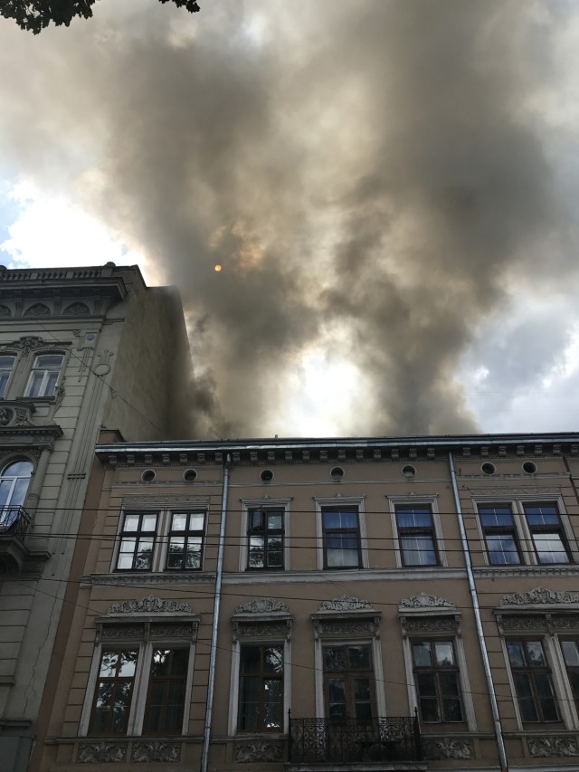 Thunderbirds rescue civilians from burning building in Ukraine