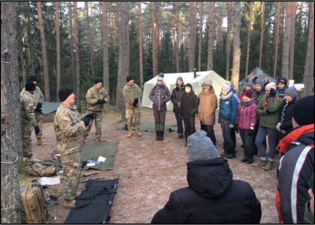 Latvian scouts learn first aid from Air Cav