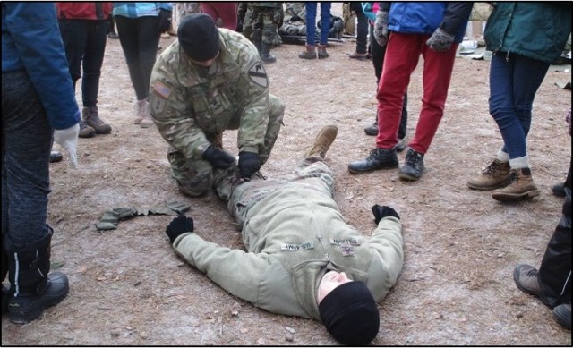 Latvian scouts learn first aid from Air Cav
