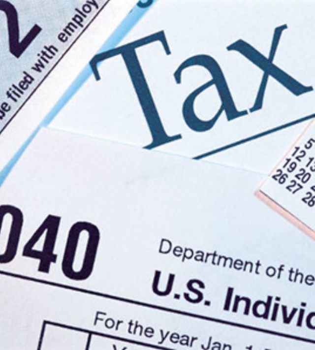 In the Works: Financial experts: Don't rush in filing taxes