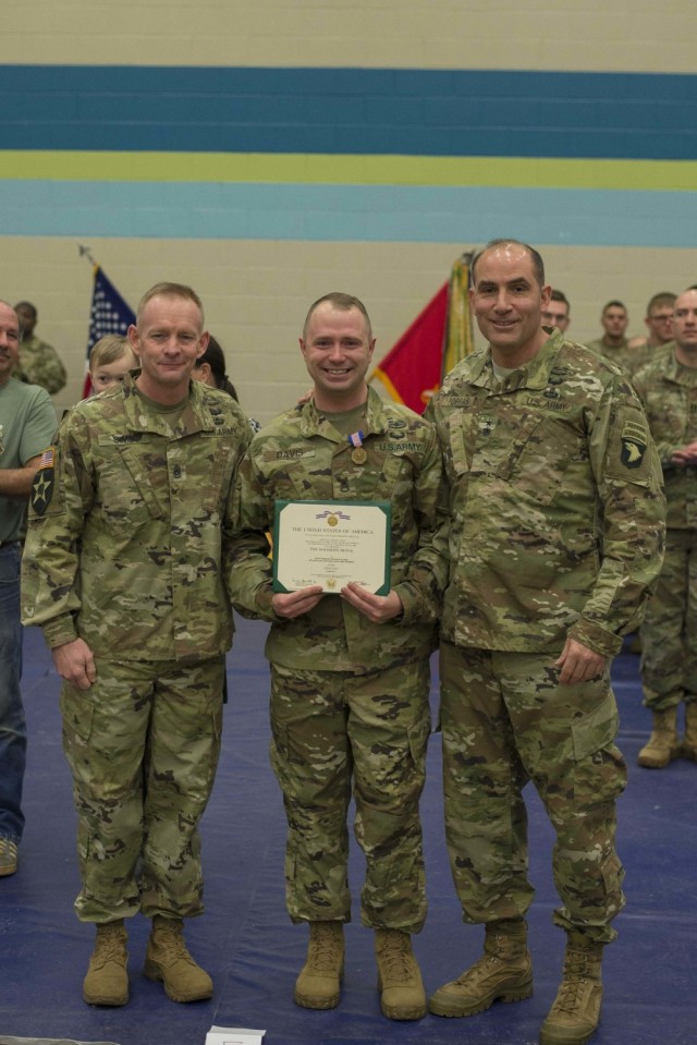 Airborne Soldier receives Soldier's Medal after saving two people from burning car