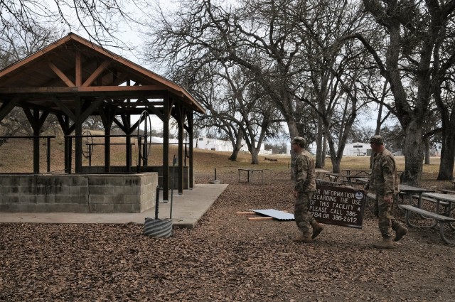 415th Engineer Facility Detachment Soldiers at Fort Hunter Liggett