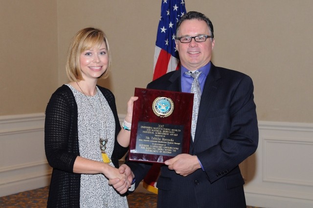 Materiel enterprise worker honored