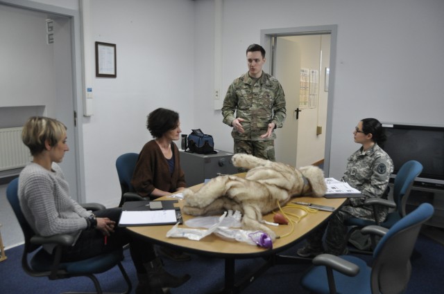 Belgian and U.S. Army veterinarians discuss best practices