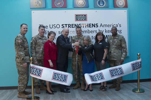 USO opens for Marne Soldiers