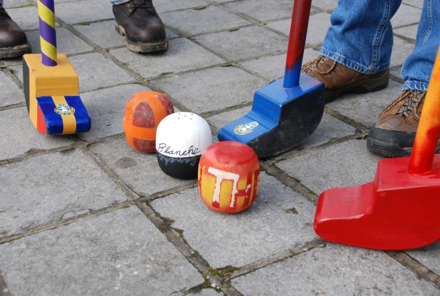 Decorated rabots and ch&ocirc;lettes for crossage