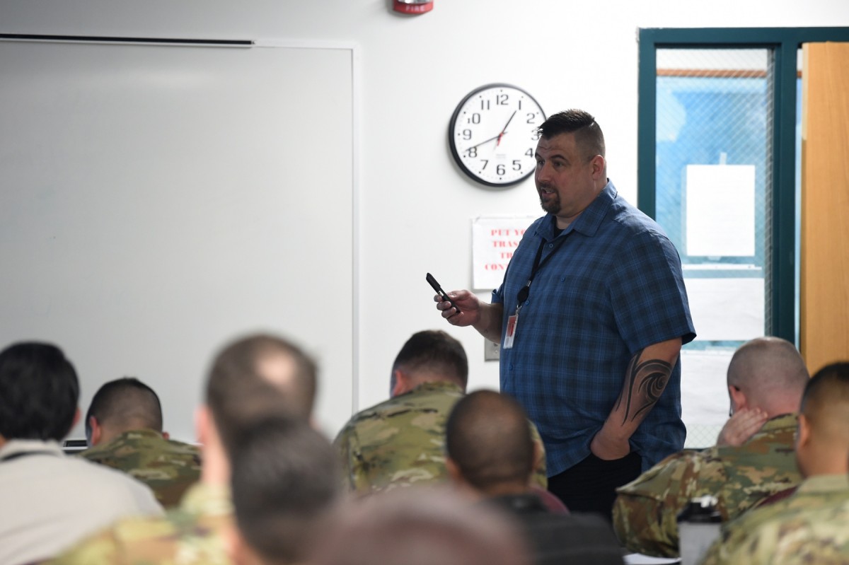 Army Reserve units train on physical security | Article | The United ...