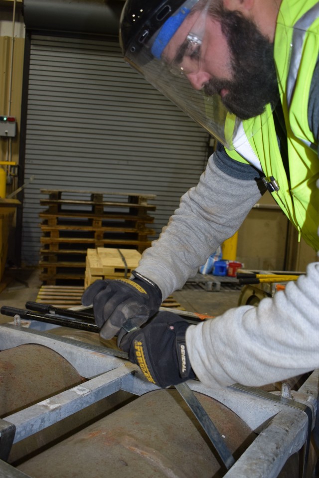 Crane Army Commander Commends the Workforce