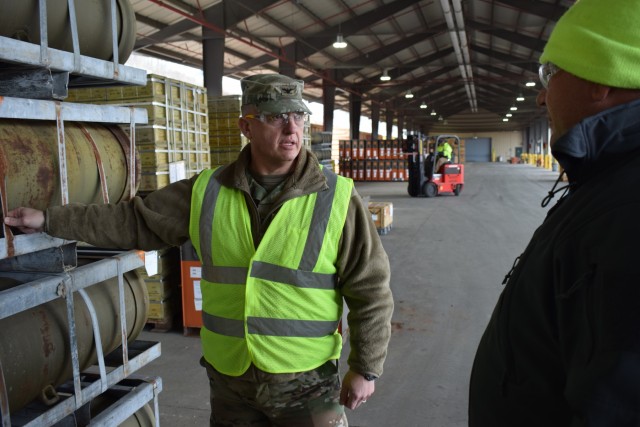 Crane Army Commander Commends the Workforce