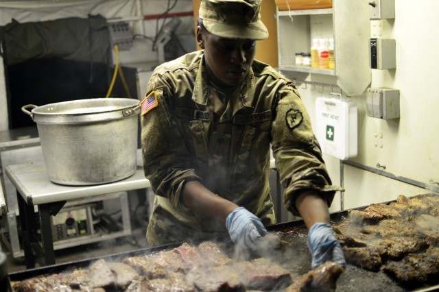 Culinary specialists cook up breakfast during JRTC