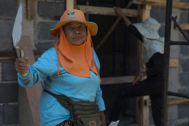 Cobra Gold 18: An ice cream break during construction project in Chachoengsao
