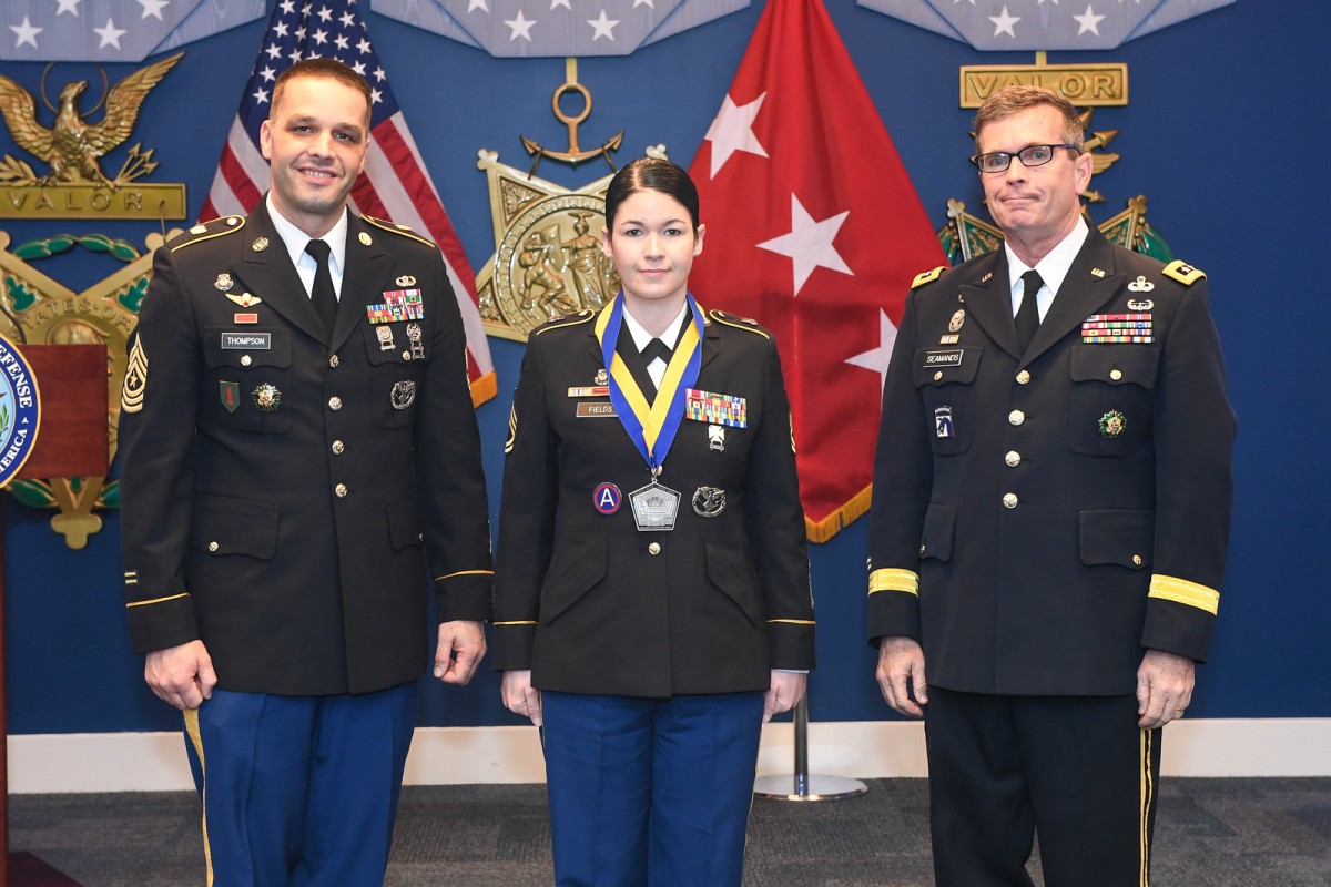 Top career counselors given new medal named after �career