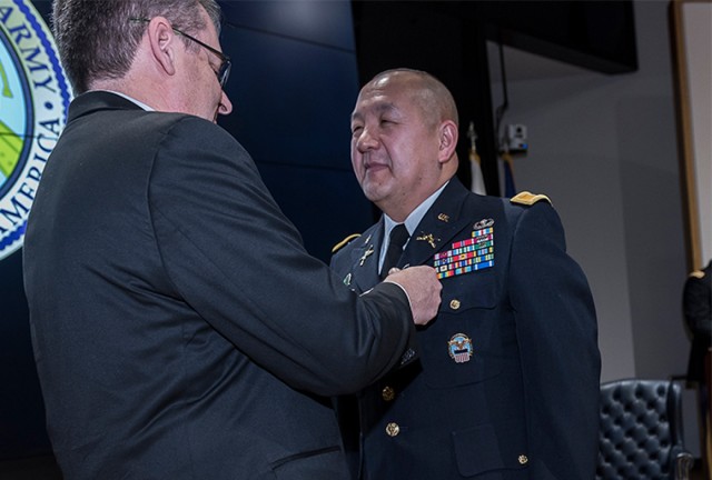 Col. Yee Hang retires from DLA Land and Maritime