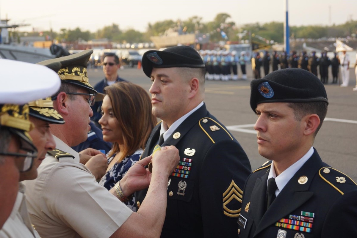 Guatemala president honors SATMO Soldiers | Article | The United States ...