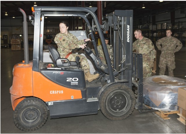 NCO trains Soldiers