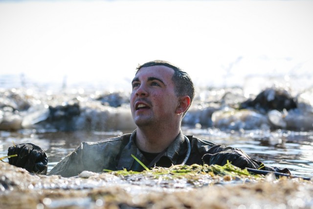 82nd BEB dives into cold-water training with U.K. troops in Estonia