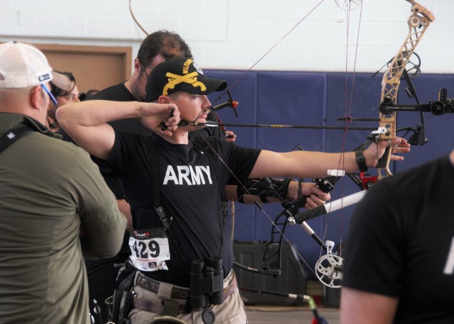 Soldiers, veterans on target at 2018 Army Trials archery competition