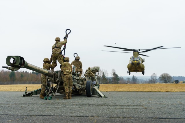 Air Cav, 2CR team up for sling load training