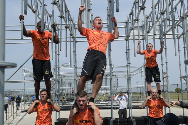 Fort Lee BOSS Strong team takes on obstable course
