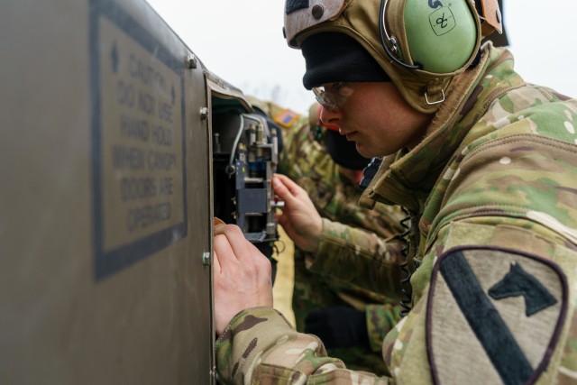 1-227 ARB maintainers arm Apaches