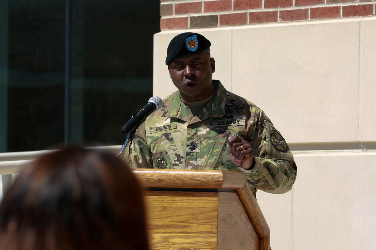 New garrison command sergeant major takes on responsibility at Fort