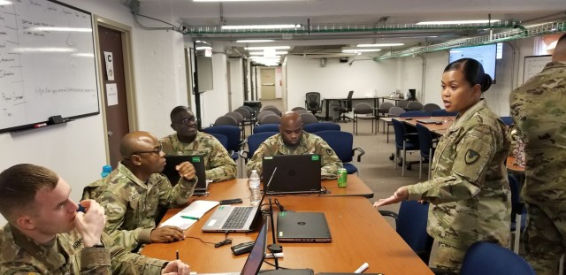 Soldiers sharpen contingency contracting services skills