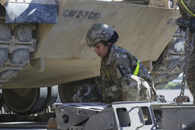 96th TC transports tanks to Fort Bliss