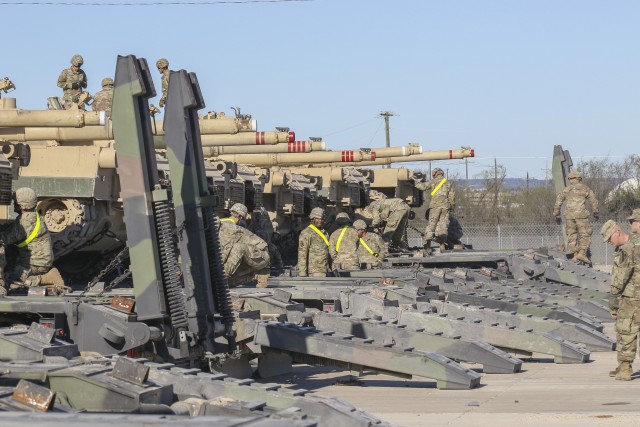 96th TC transports tanks to Fort Bliss