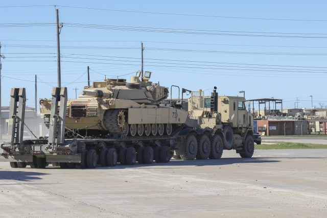 96th TC transports tanks to Fort Bliss